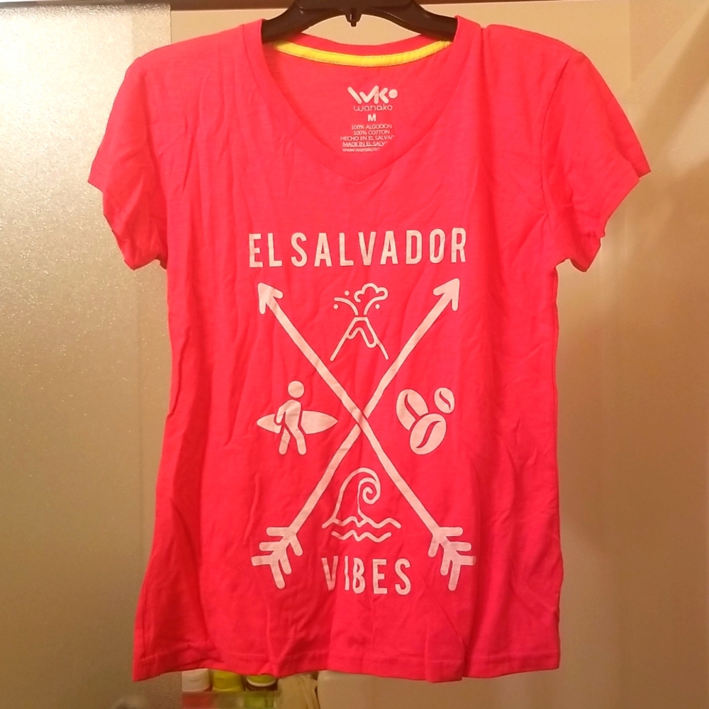 Pink Graphic Tee Artsy Art To Wear Travel El Salvador Shirt Vintage Y2K New 🇺🇦